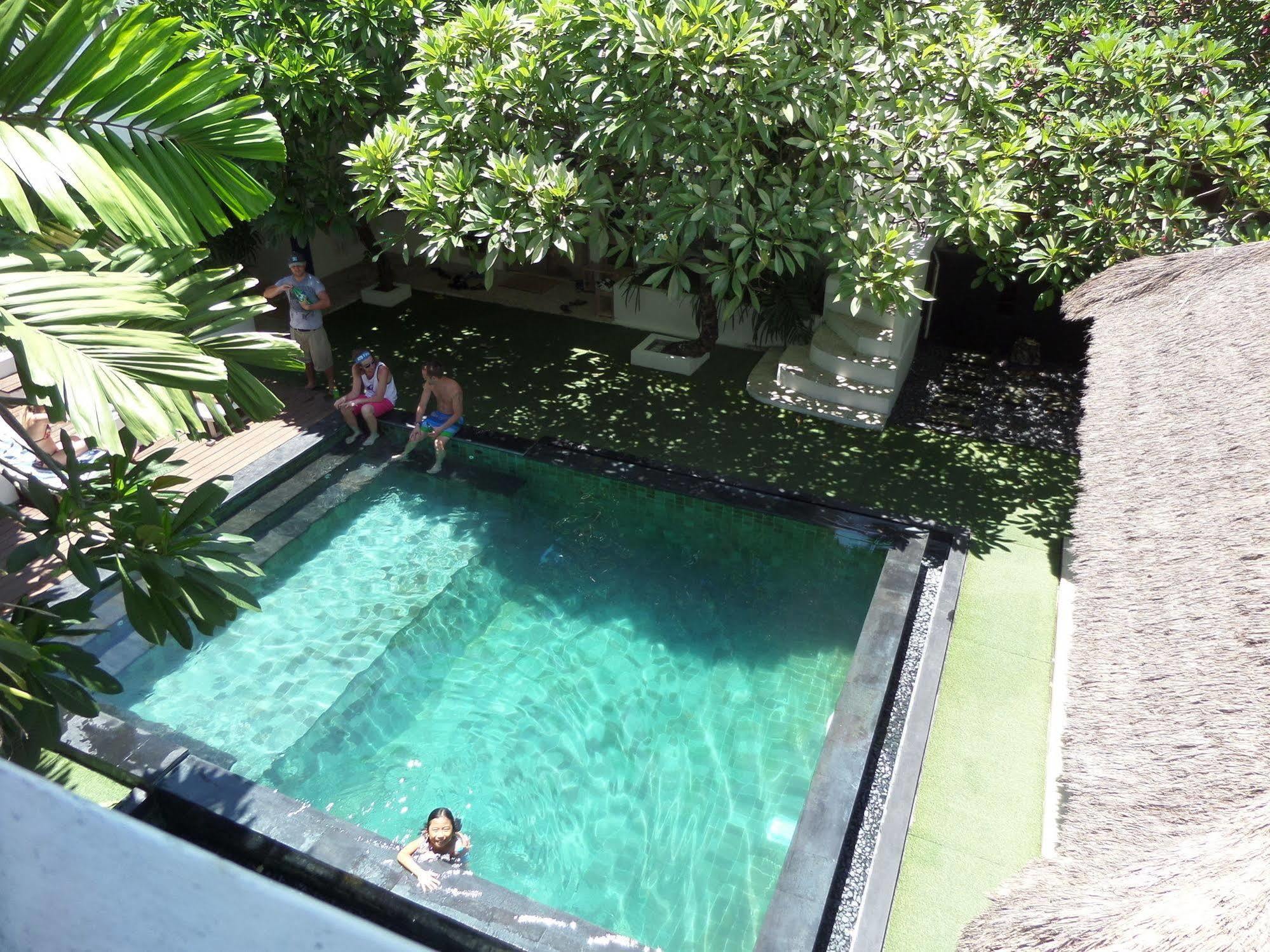 The Island Bali Hostel Seminyak  Bagian luar foto